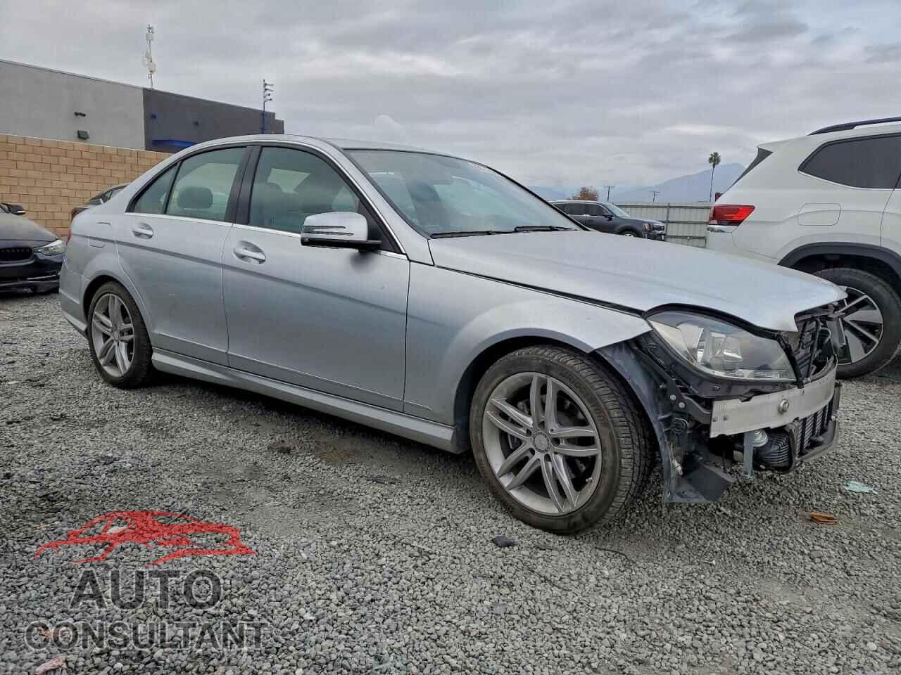 MERCEDES-BENZ C-CLASS 2013 - WDDGF4HB2DG092547