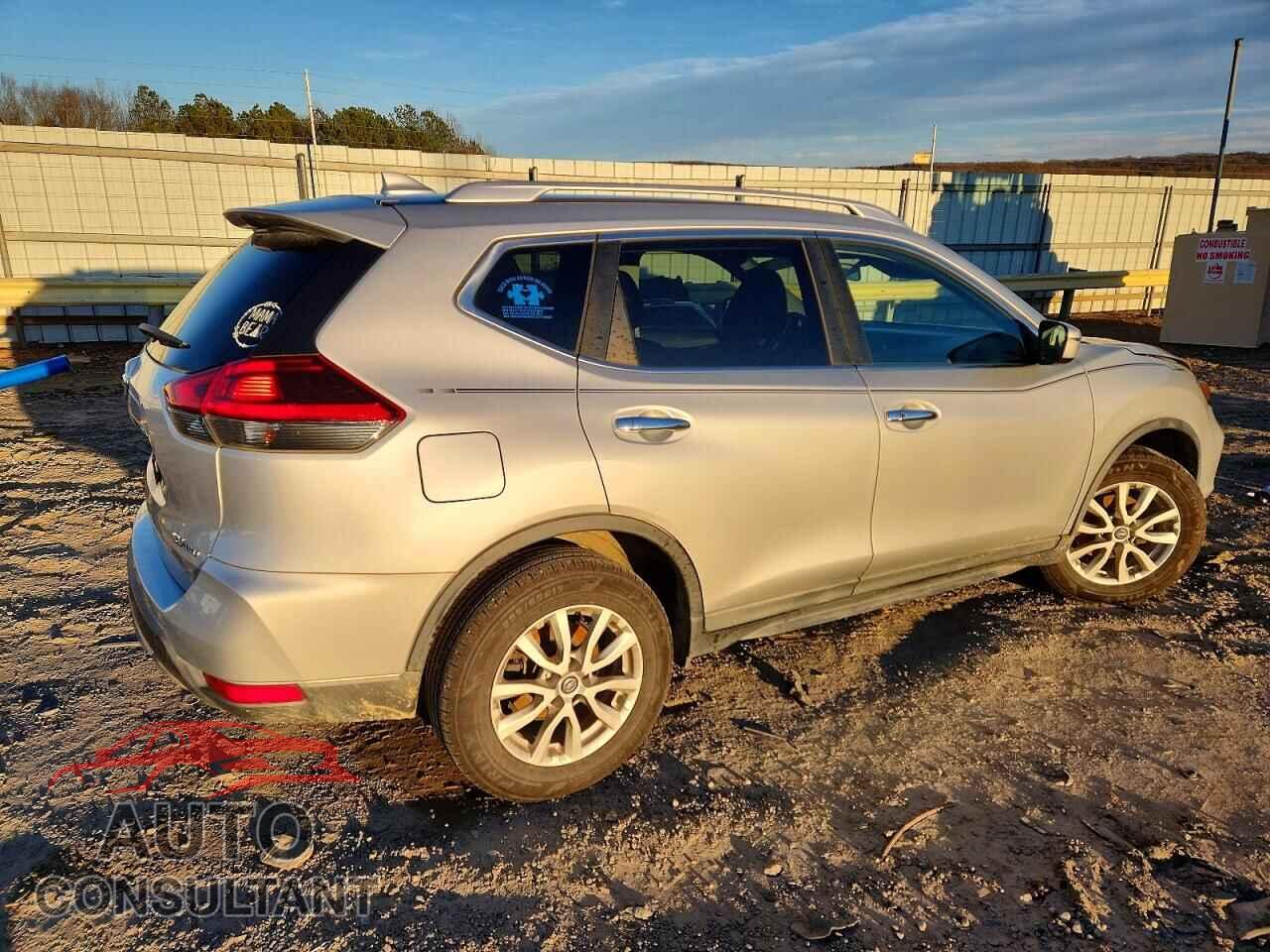 NISSAN ROGUE 2018 - KNMAT2MV1JP562883