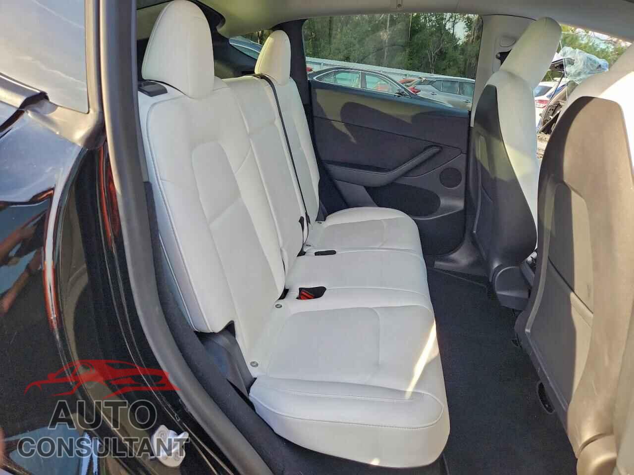 TESLA MODEL Y 2023 - 7SAYGDEF2PF705030