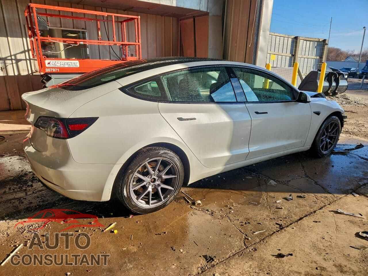 TESLA MODEL 3 2022 - 5YJ3E1EA5NF371296