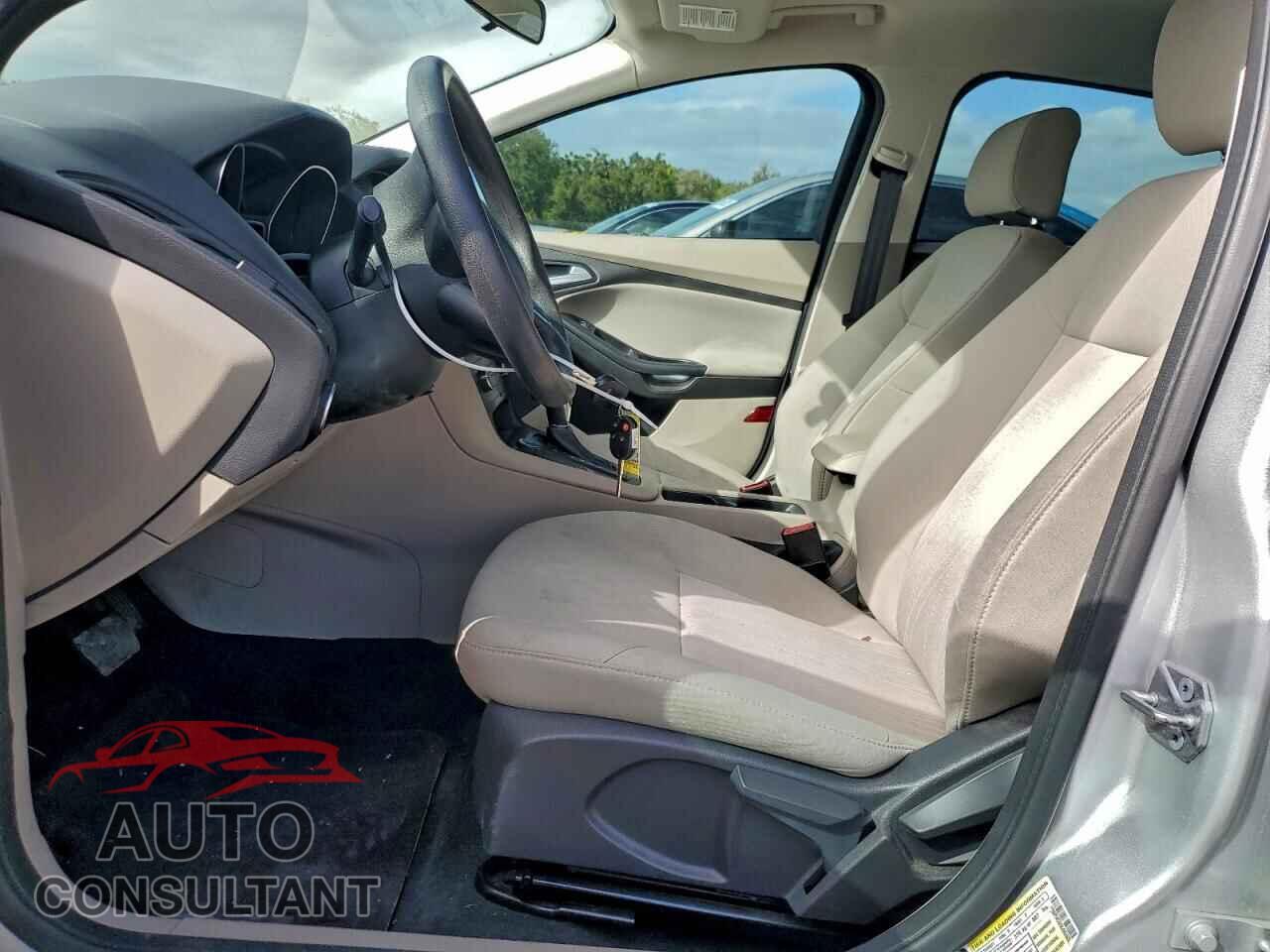 FORD FOCUS 2016 - 1FADP3F25GL402425