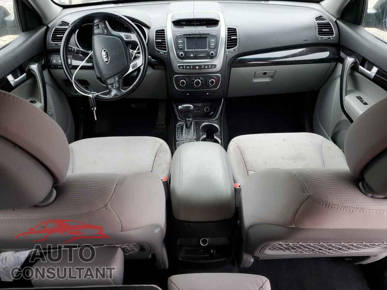 KIA SORENTO 2015 - 5XYKTCA60FG585993