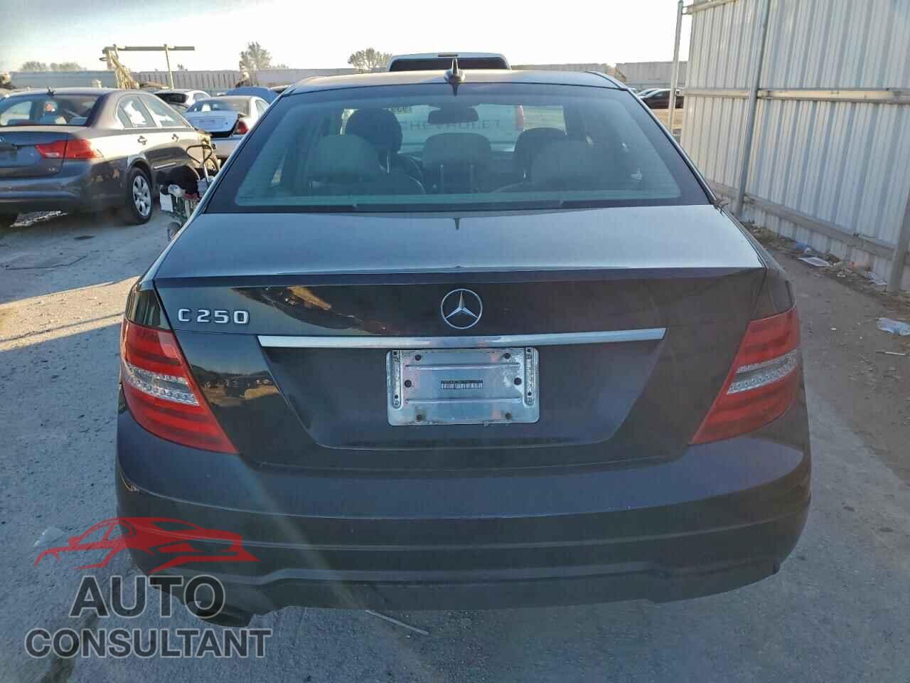 MERCEDES-BENZ C-CLASS 2013 - WDDGF4HB7DR242575