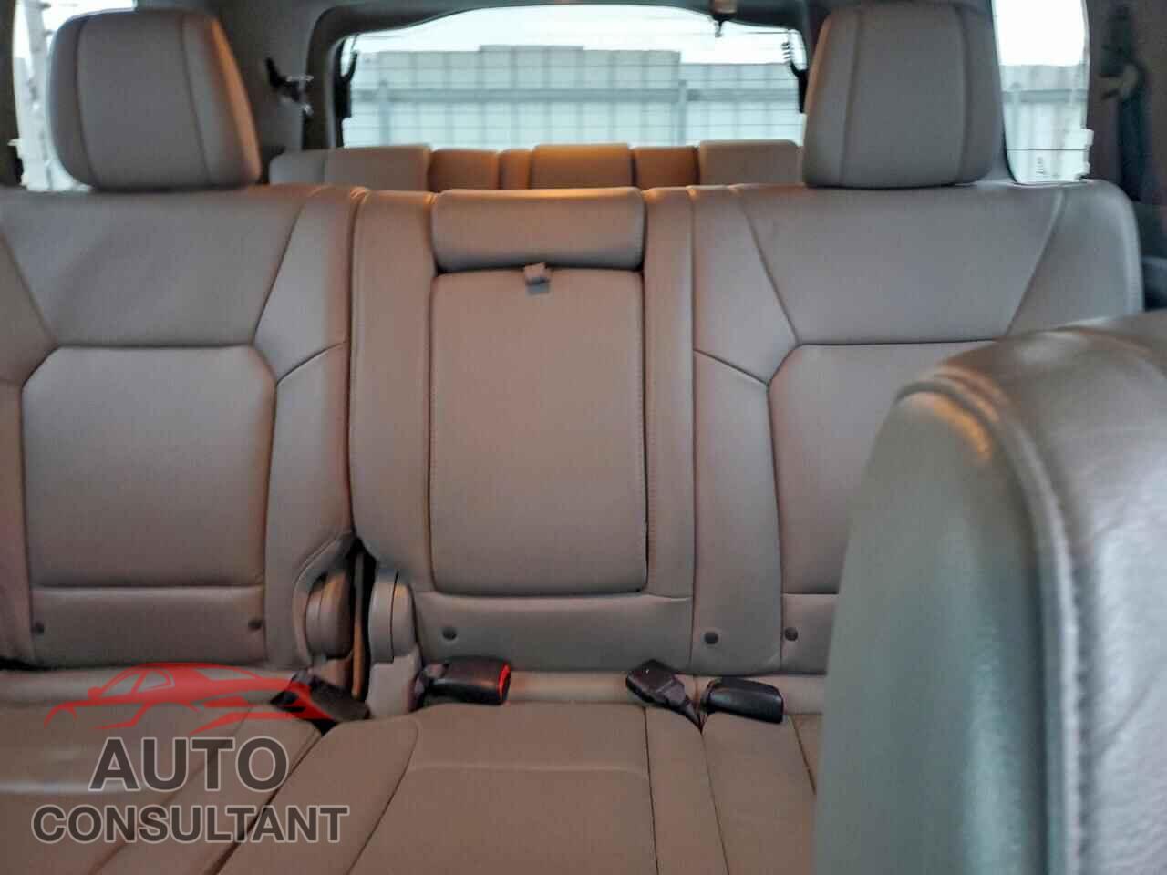 HONDA PILOT 2013 - 5FNYF4H77DB015631