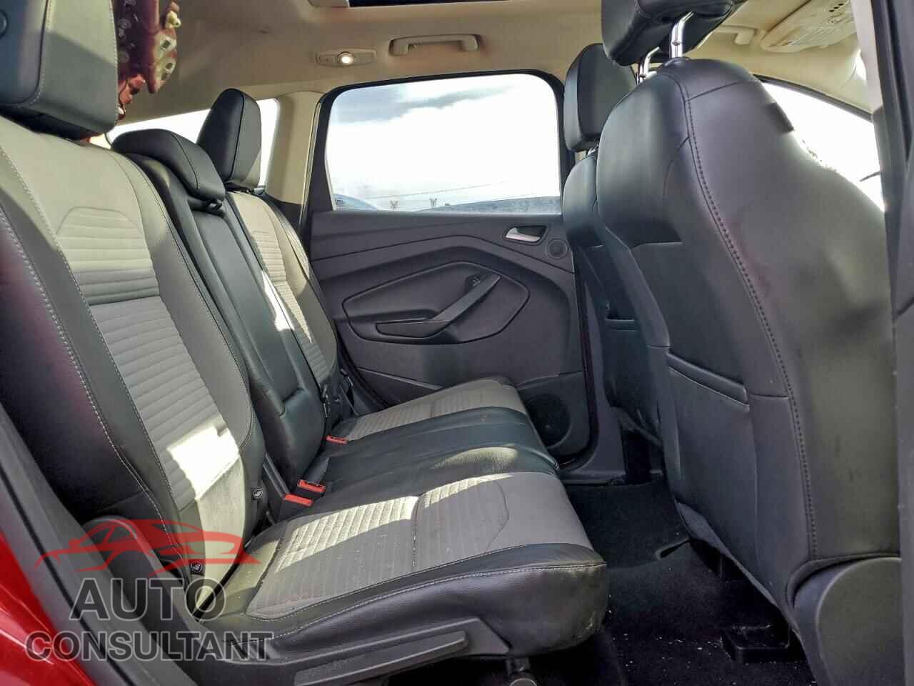 FORD ESCAPE 2017 - 1FMCU0JD6HUD08518