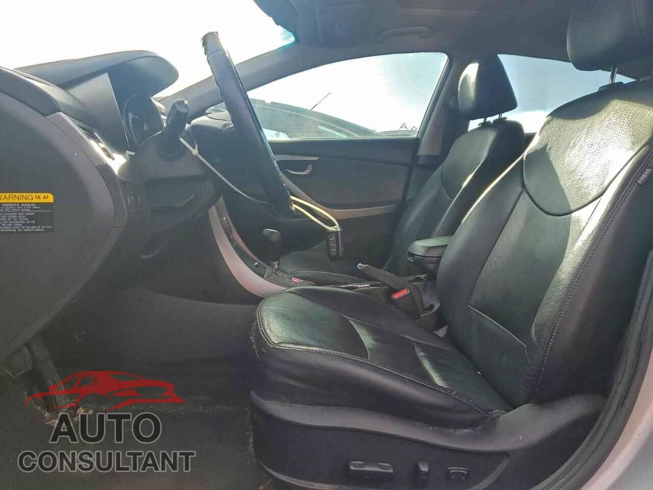 HYUNDAI ELANTRA 2013 - 5NPDH4AE4DH271048