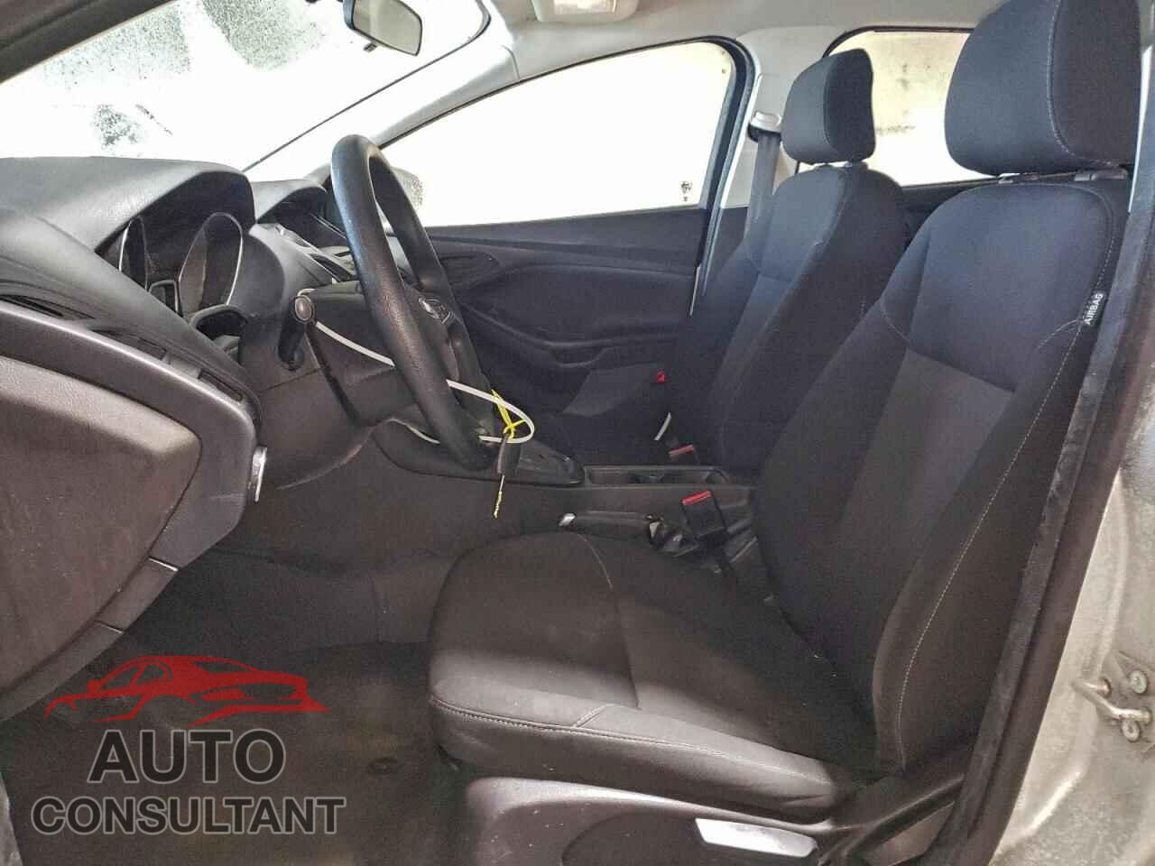FORD FOCUS 2015 - 1FADP3E24FL308357
