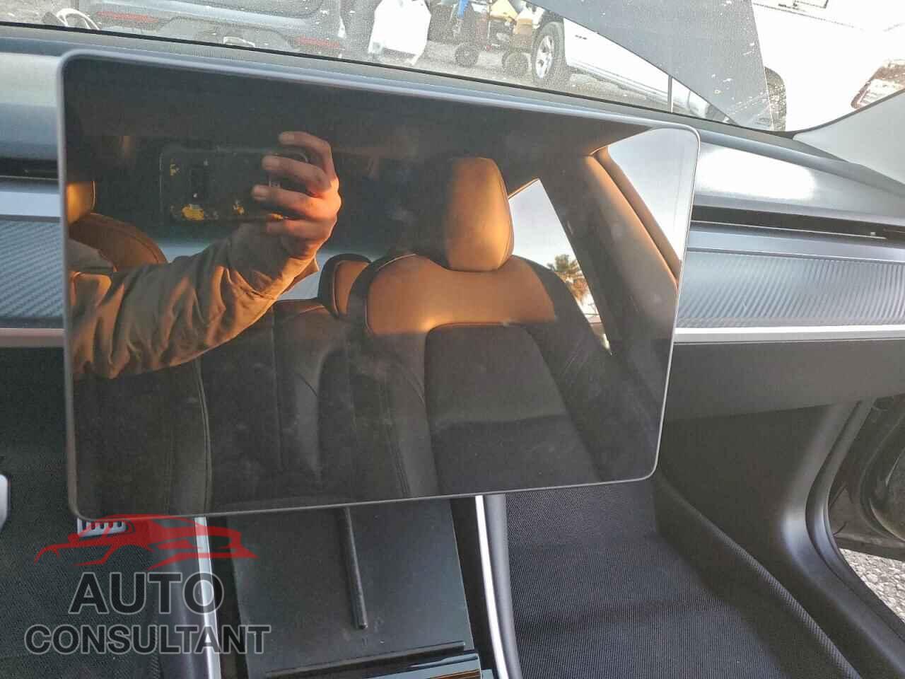 TESLA MODEL 3 2018 - 5YJ3E1EB8JF144476