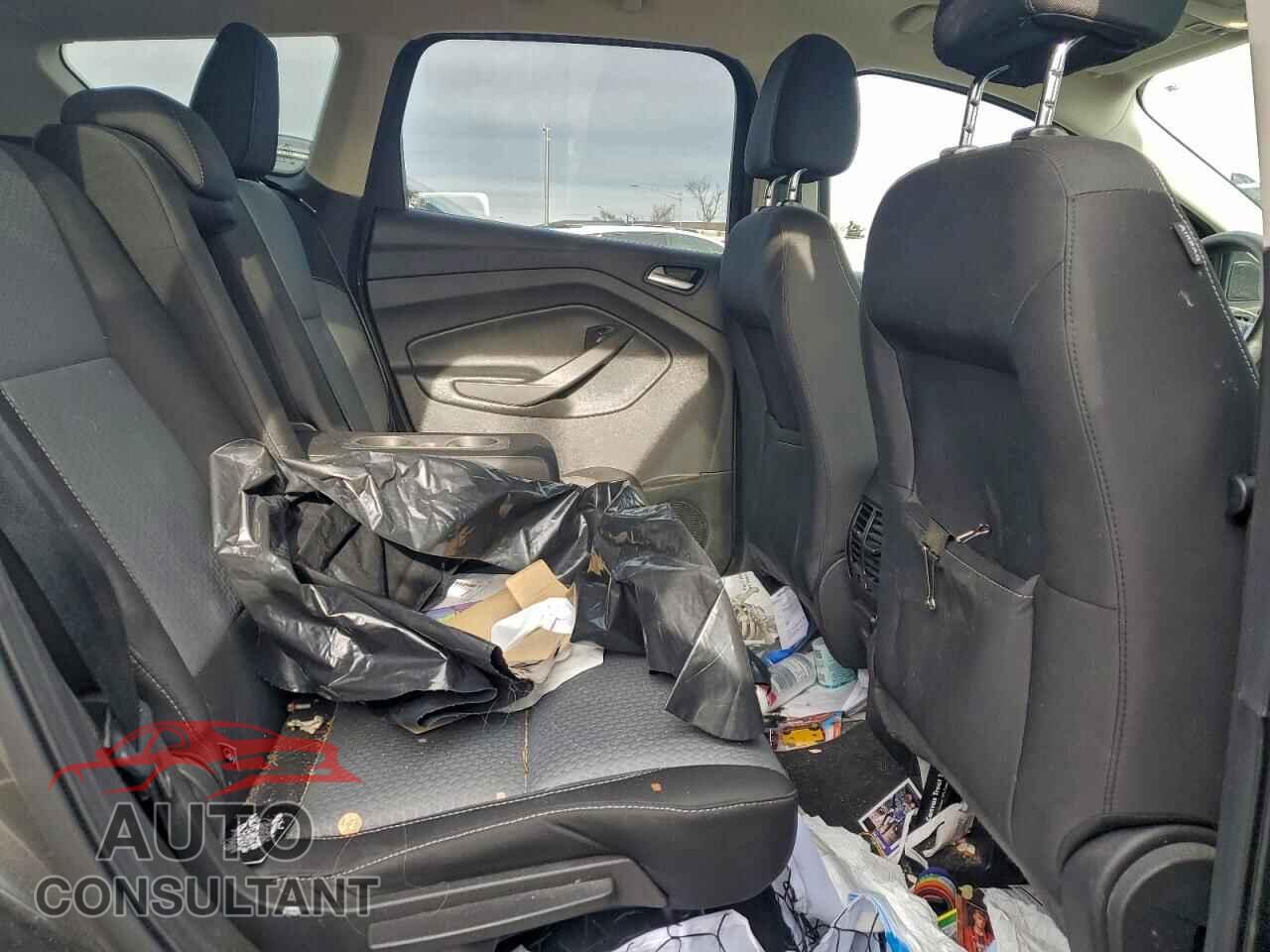 FORD ESCAPE 2017 - 1FMCU9GD3HUD14966