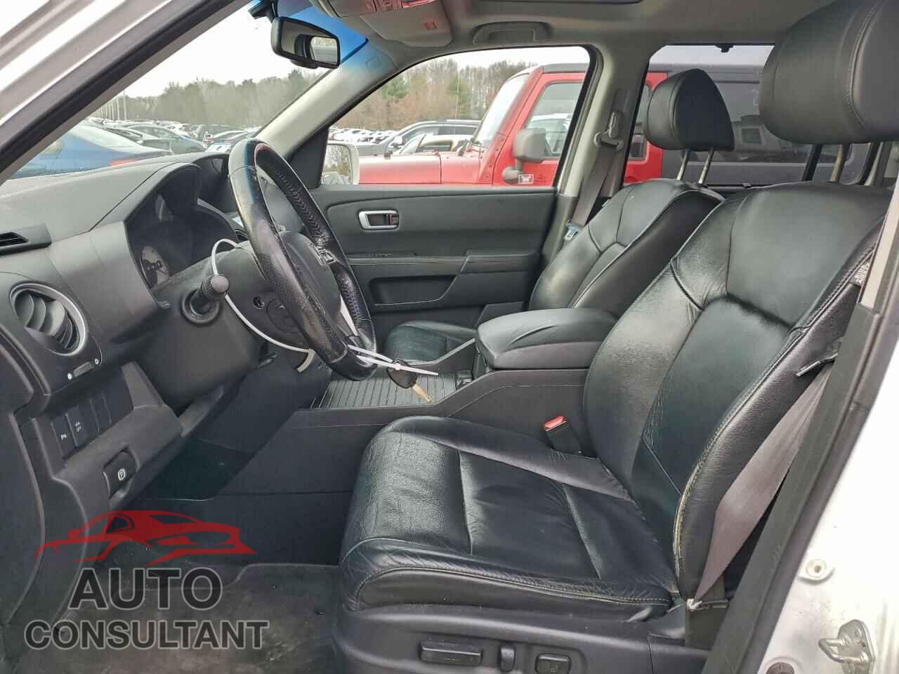 HONDA PILOT 2011 - 5FNYF4H96BB008636