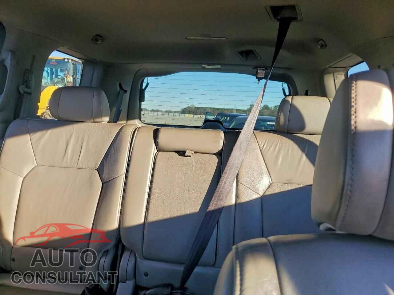 HONDA PILOT 2011 - 5FNYF4H52BB001387