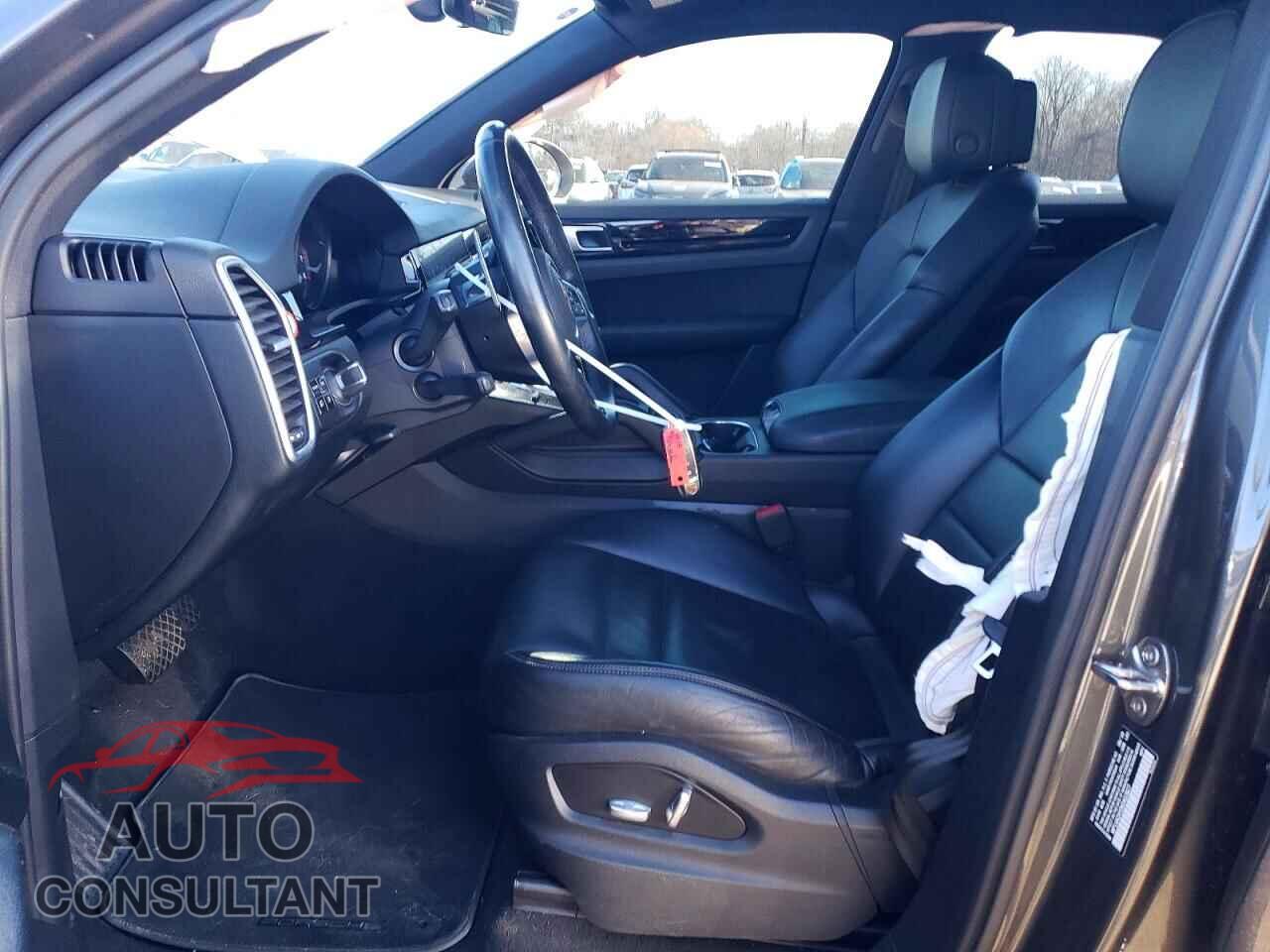 PORSCHE CAYENNE 2019 - WP1AA2AY0KDA02827