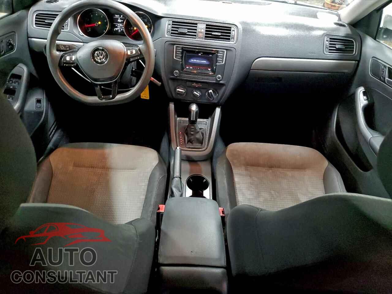 VOLKSWAGEN JETTA 2017 - 3VW2B7AJ8HM302015