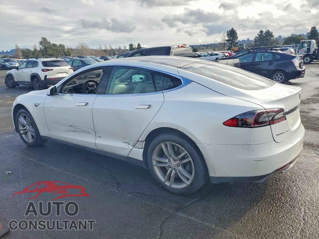 TESLA MODEL S 2013 - 5YJSA1CN2DFP14044