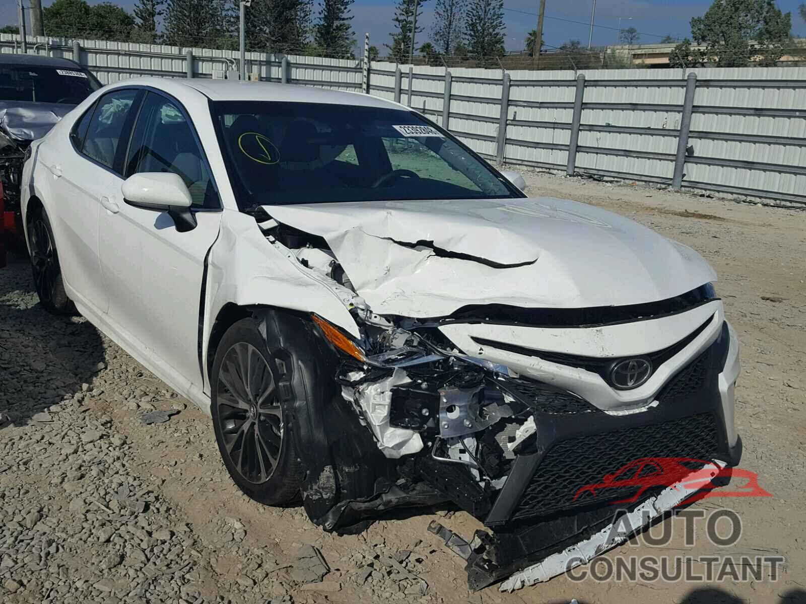 TOYOTA CAMRY 2018 - 4T1B11HK3JU556326