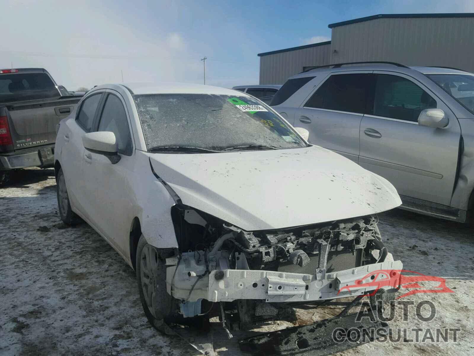 TOYOTA YARIS 2017 - 3MYDLBYV8HY174440