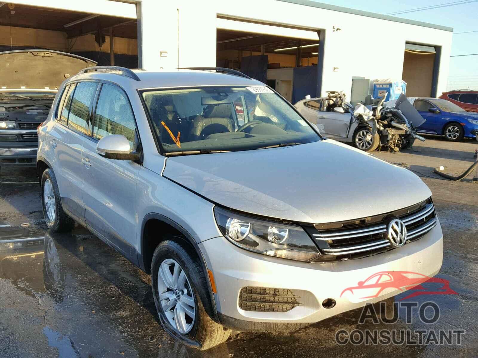 VOLKSWAGEN TIGUAN 2017 - WVGAV7AX5HK034182