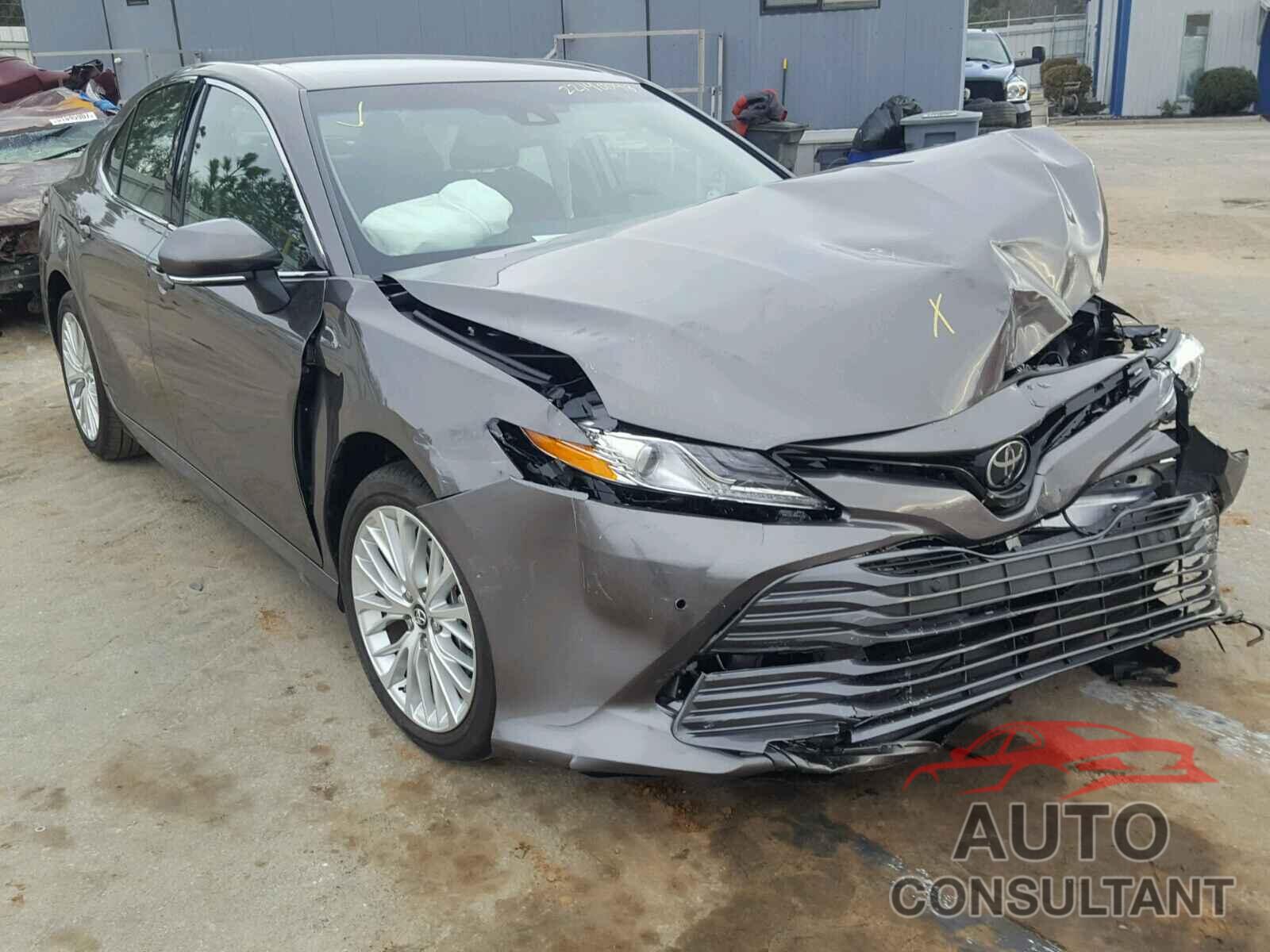 TOYOTA CAMRY 2018 - 4T1B11HK7JU508263