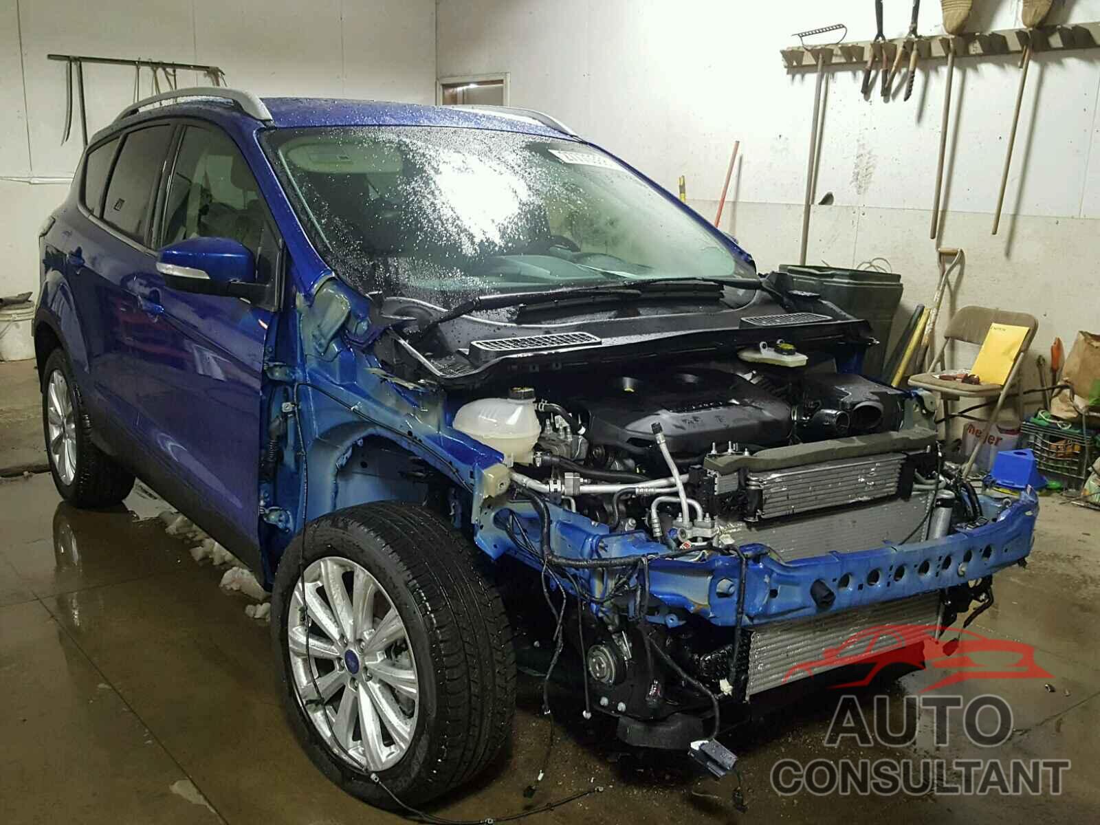 FORD ESCAPE 2017 - 1FMCU9J91HUD39403