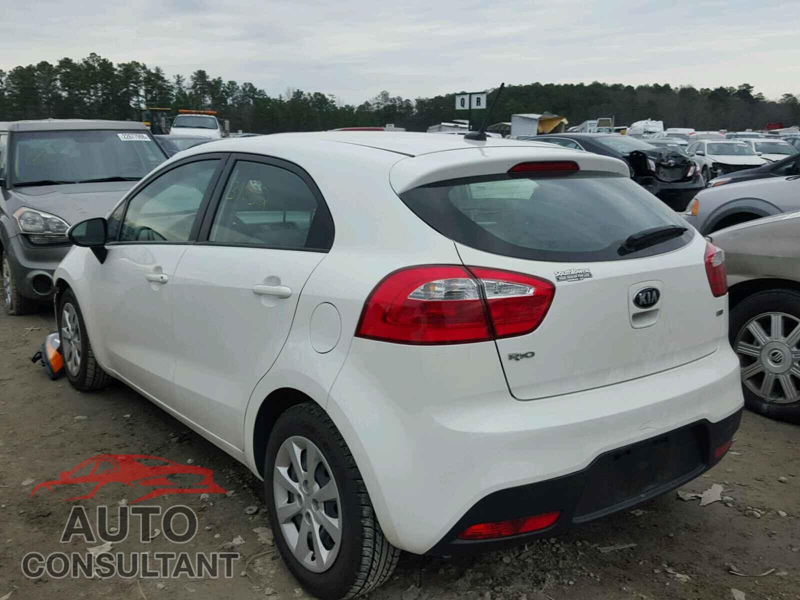 KIA RIO 2015 - KNADM5A38F6441194