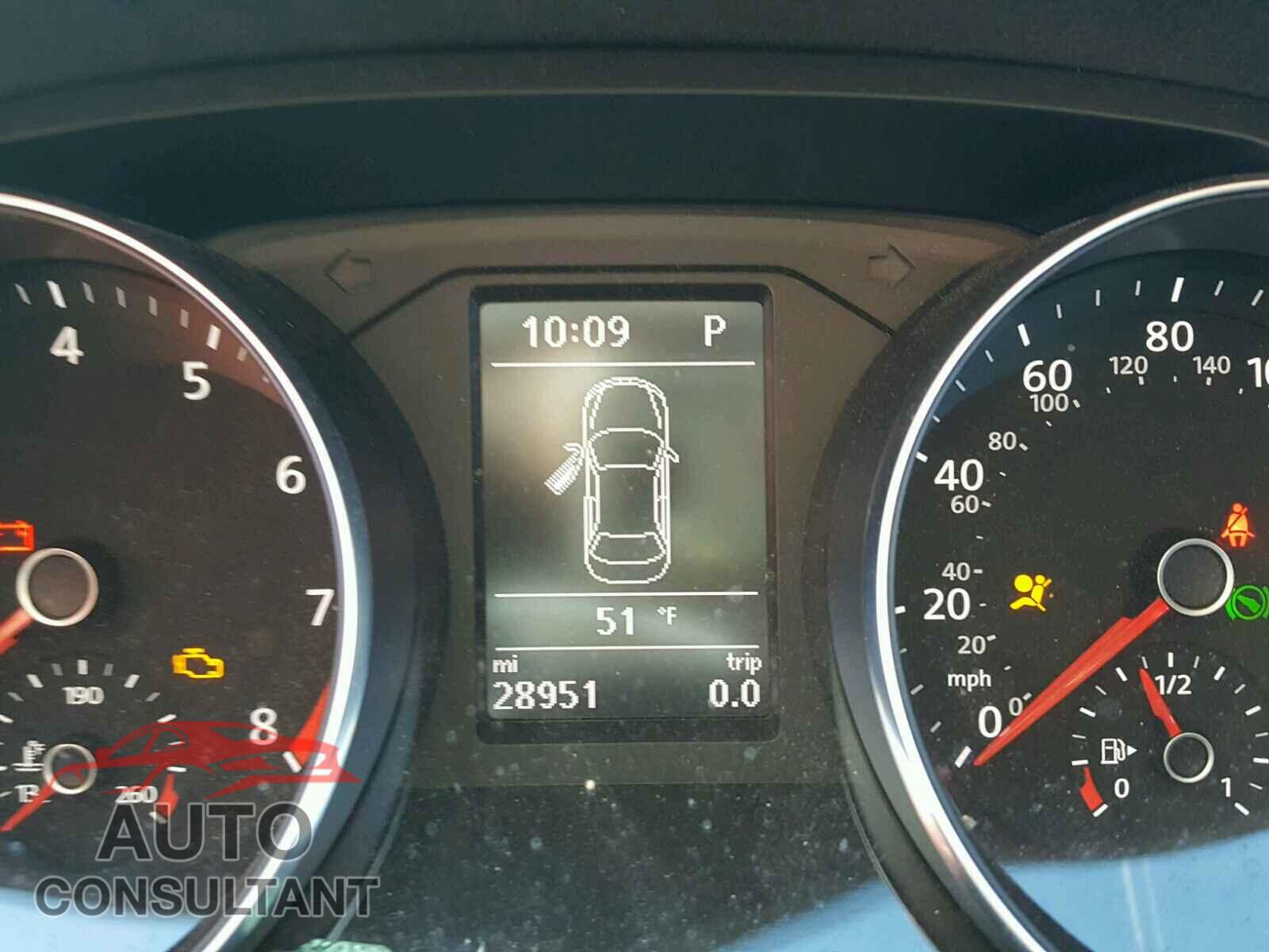 VOLKSWAGEN PASSAT 2017 - 1VWAT7A37HC004972