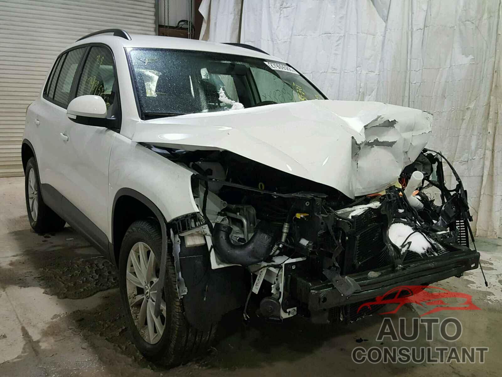 VOLKSWAGEN TIGUAN 2017 - WVGBV7AX1HK042381