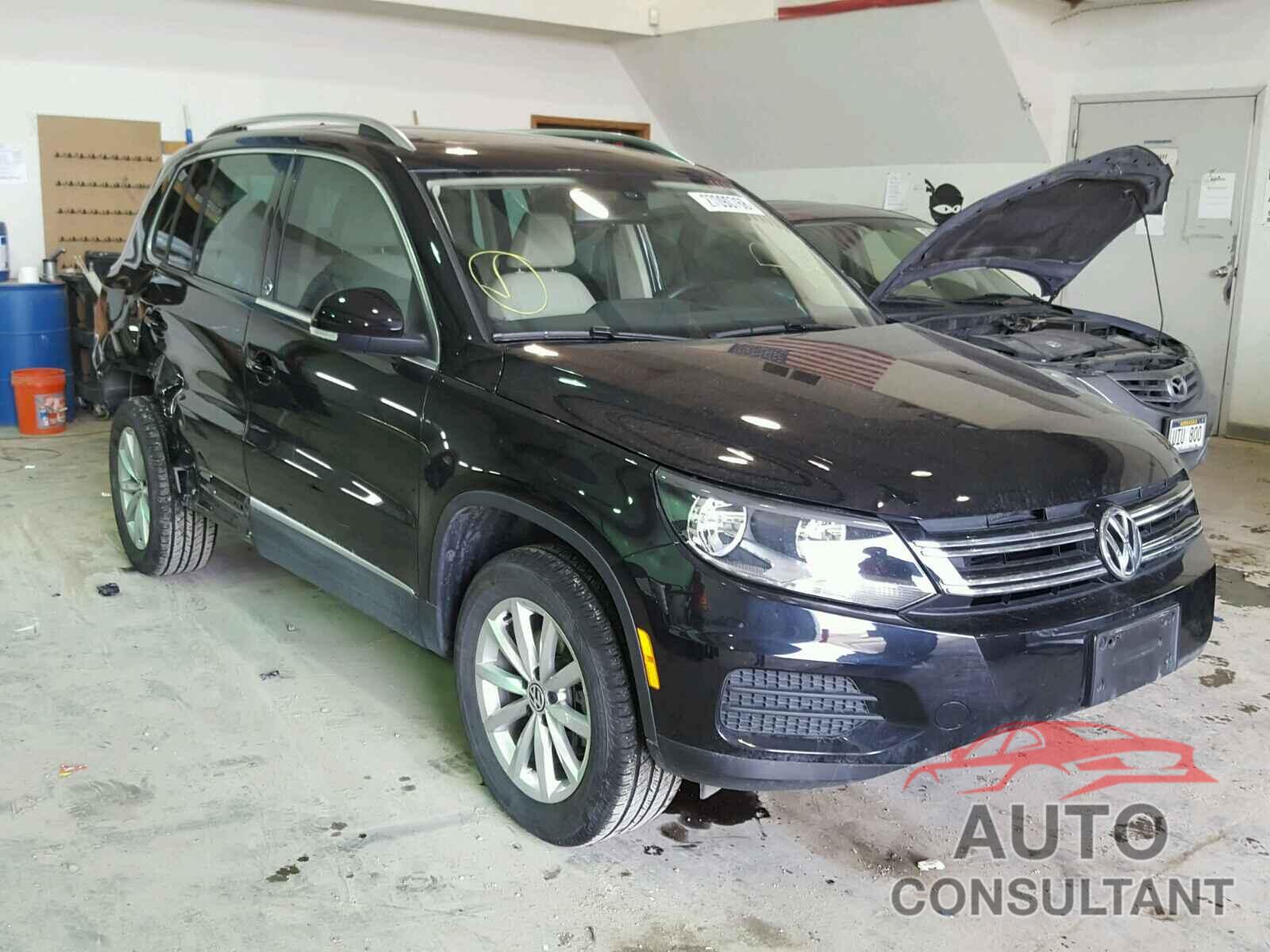 VOLKSWAGEN TIGUAN 2017 - WVGSV7AX8HK014965