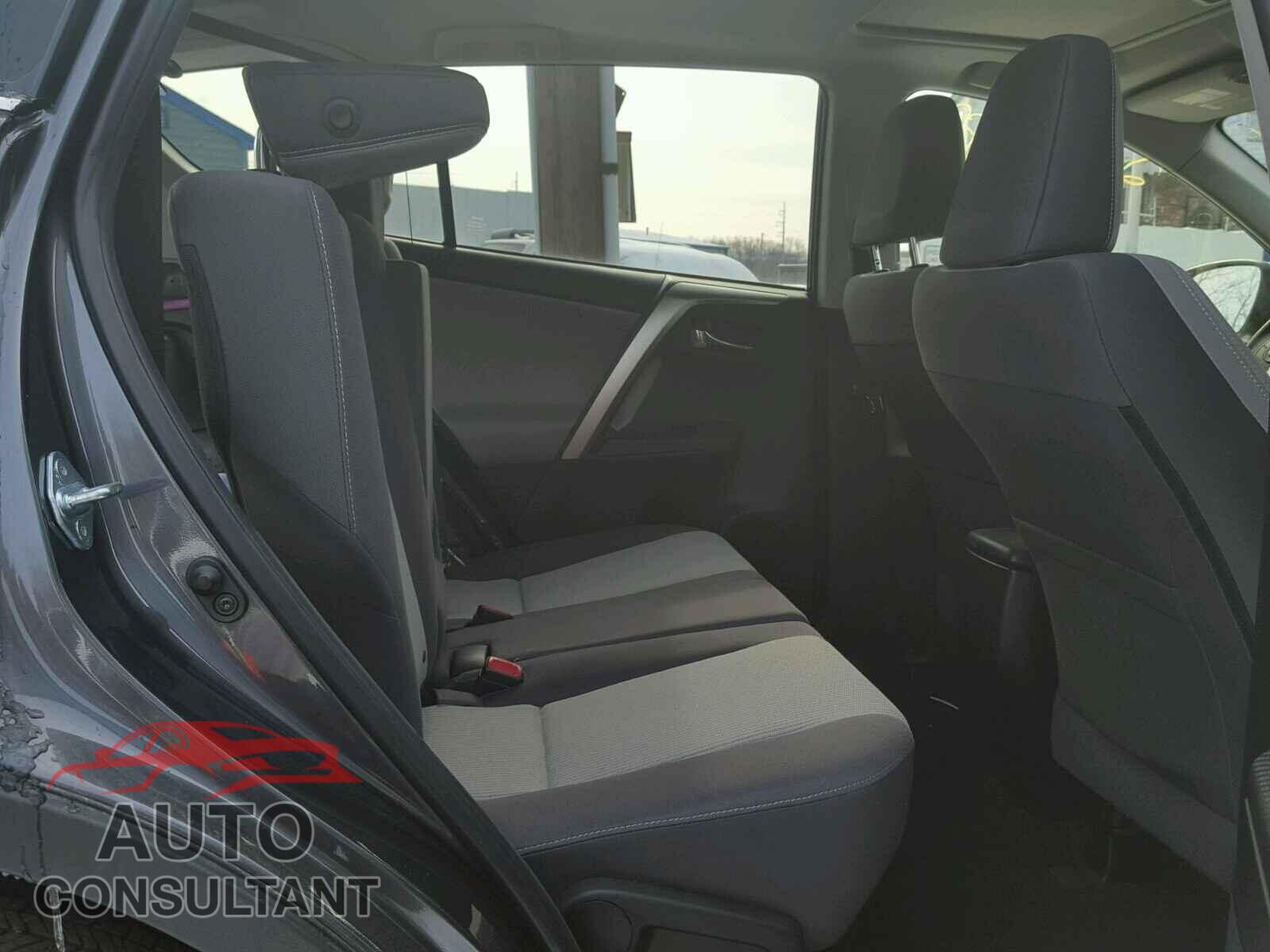 TOYOTA RAV4 2015 - JTMRFREV3FD113313