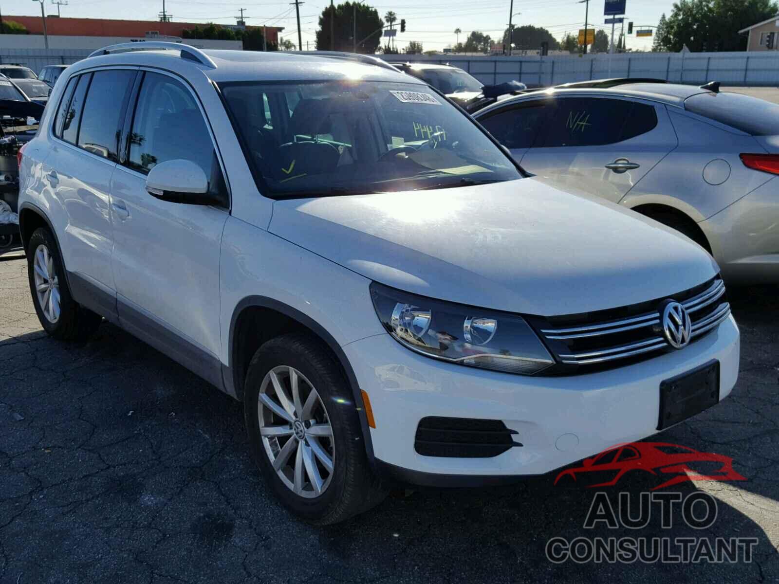 VOLKSWAGEN TIGUAN 2017 - WVGRV7AX6HK019757