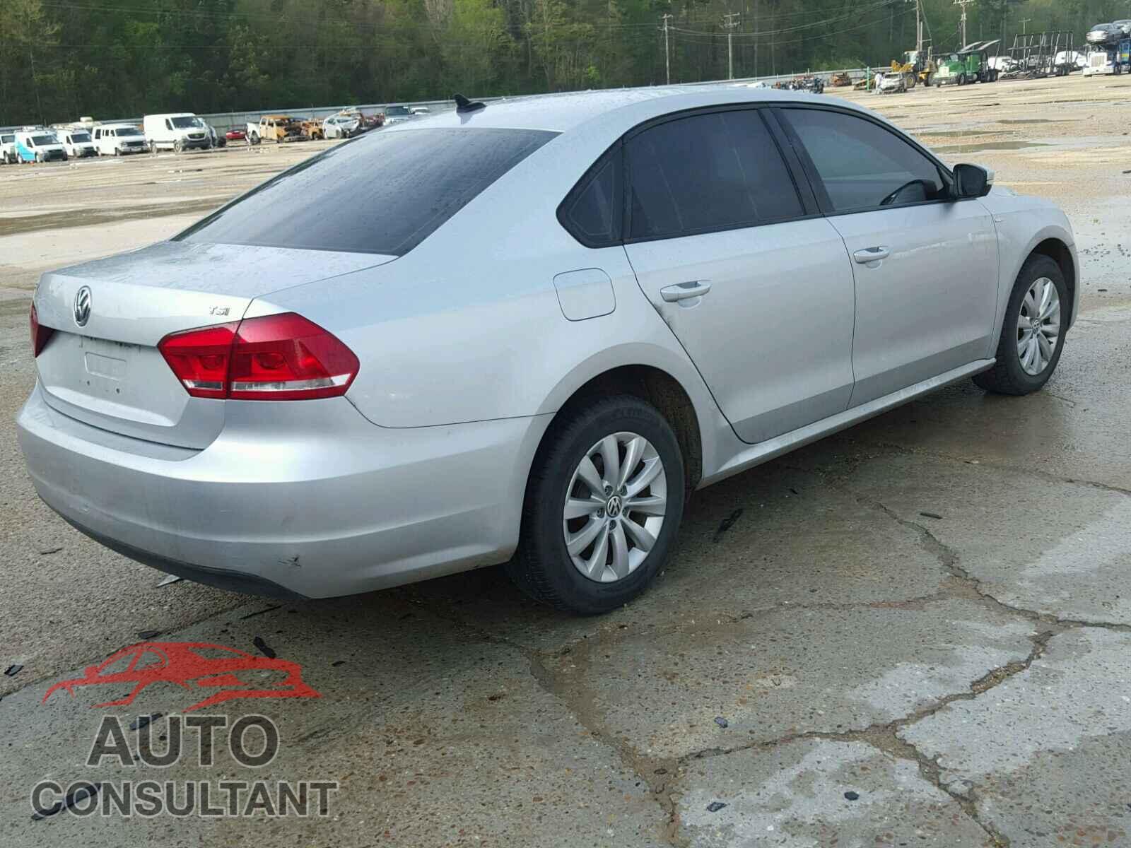 VOLKSWAGEN PASSAT 2015 - 1VWAT7A31FC054327