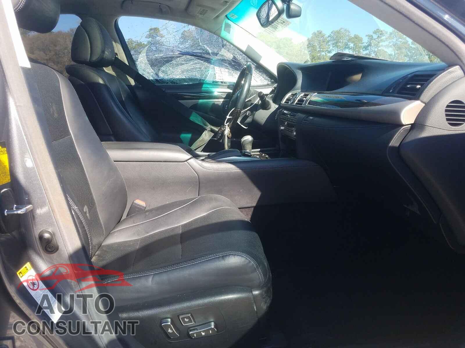 LEXUS LS460 2016 - JTHBL5EFXD5124536