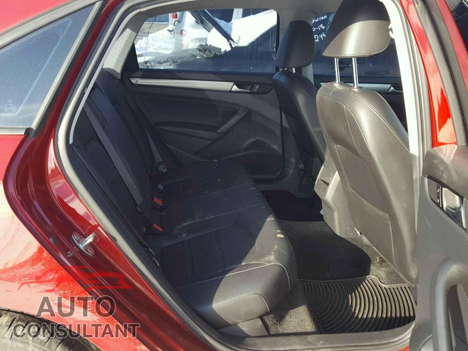 VOLKSWAGEN PASSAT 2015 - 1VWAT7A30FC101055