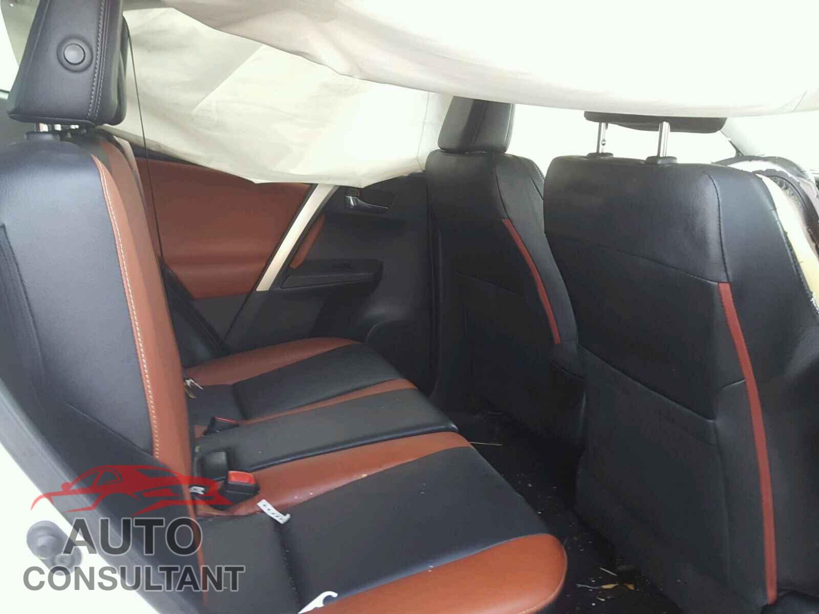 TOYOTA RAV4 2015 - JTMDFREV7FJ043973