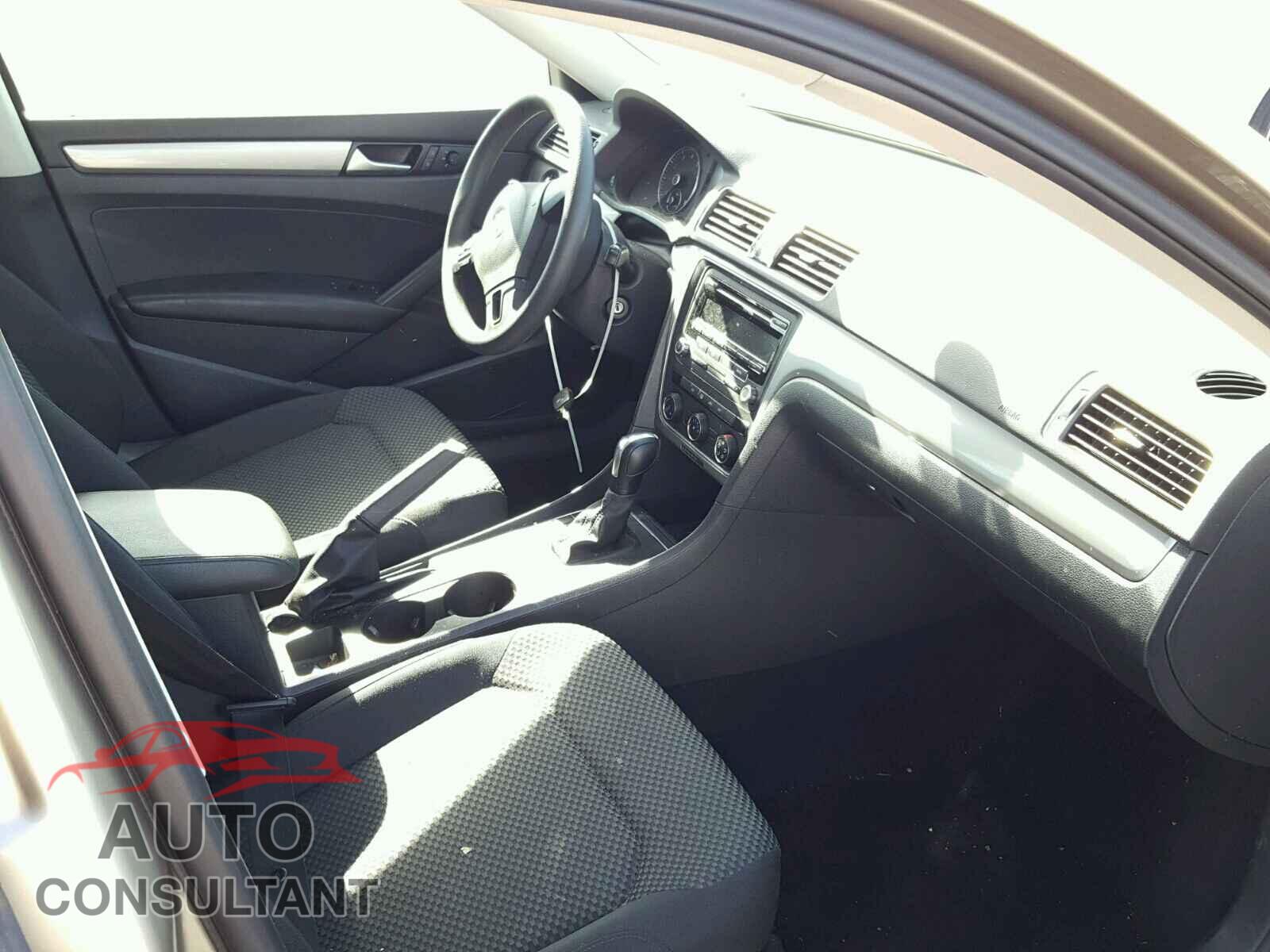 VOLKSWAGEN PASSAT 2015 - 1VWAT7A38FC018487