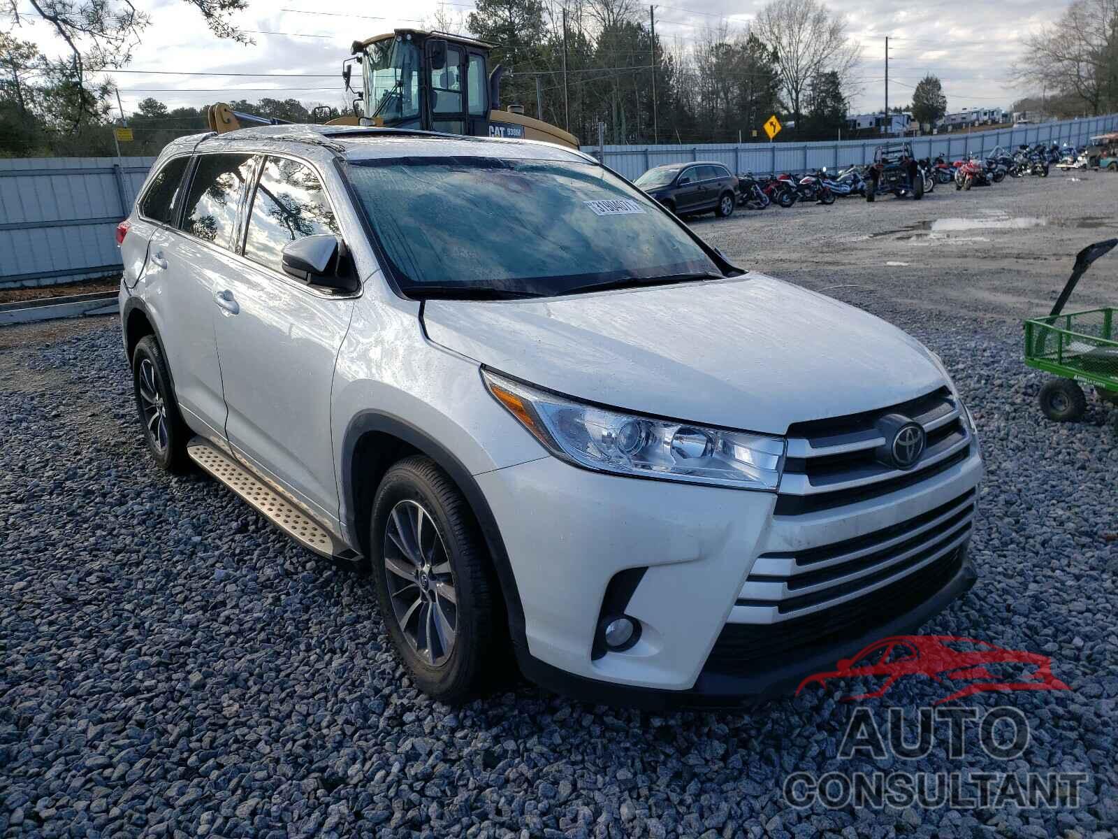 TOYOTA HIGHLANDER 2018 - 5TDKZRFH3JS533555