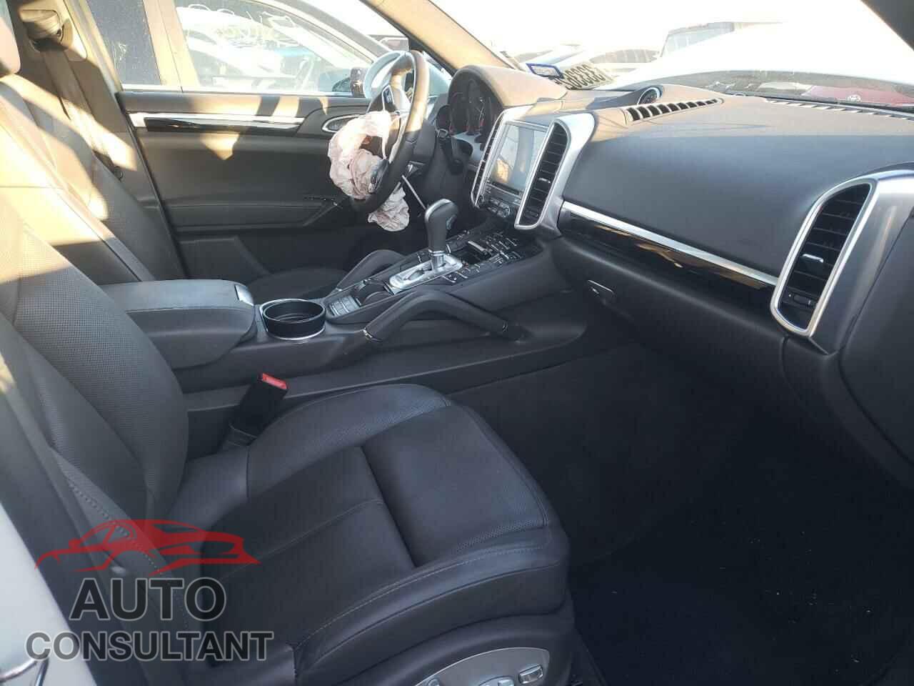 PORSCHE CAYENNE 2017 - WP1AA2A21HKA86883