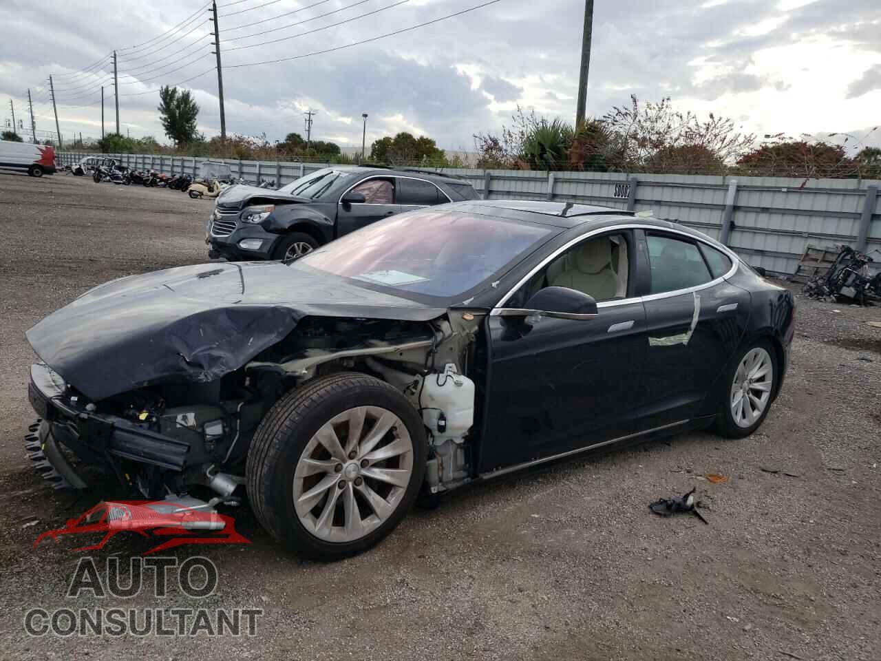 TESLA MODEL S 2017 - 5YJSA1E15HF220163