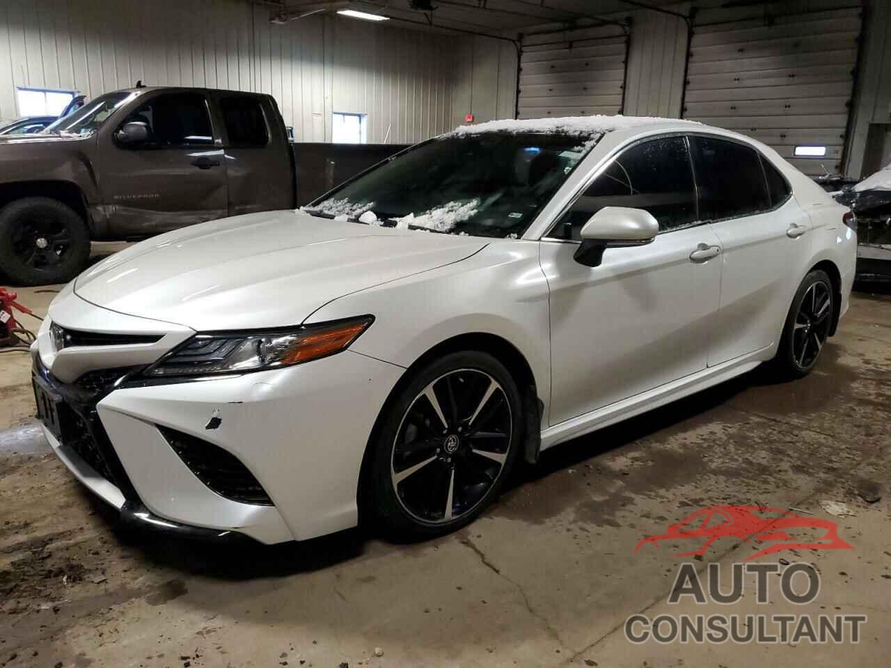 TOYOTA CAMRY 2018 - 4T1B61HK4JU087927