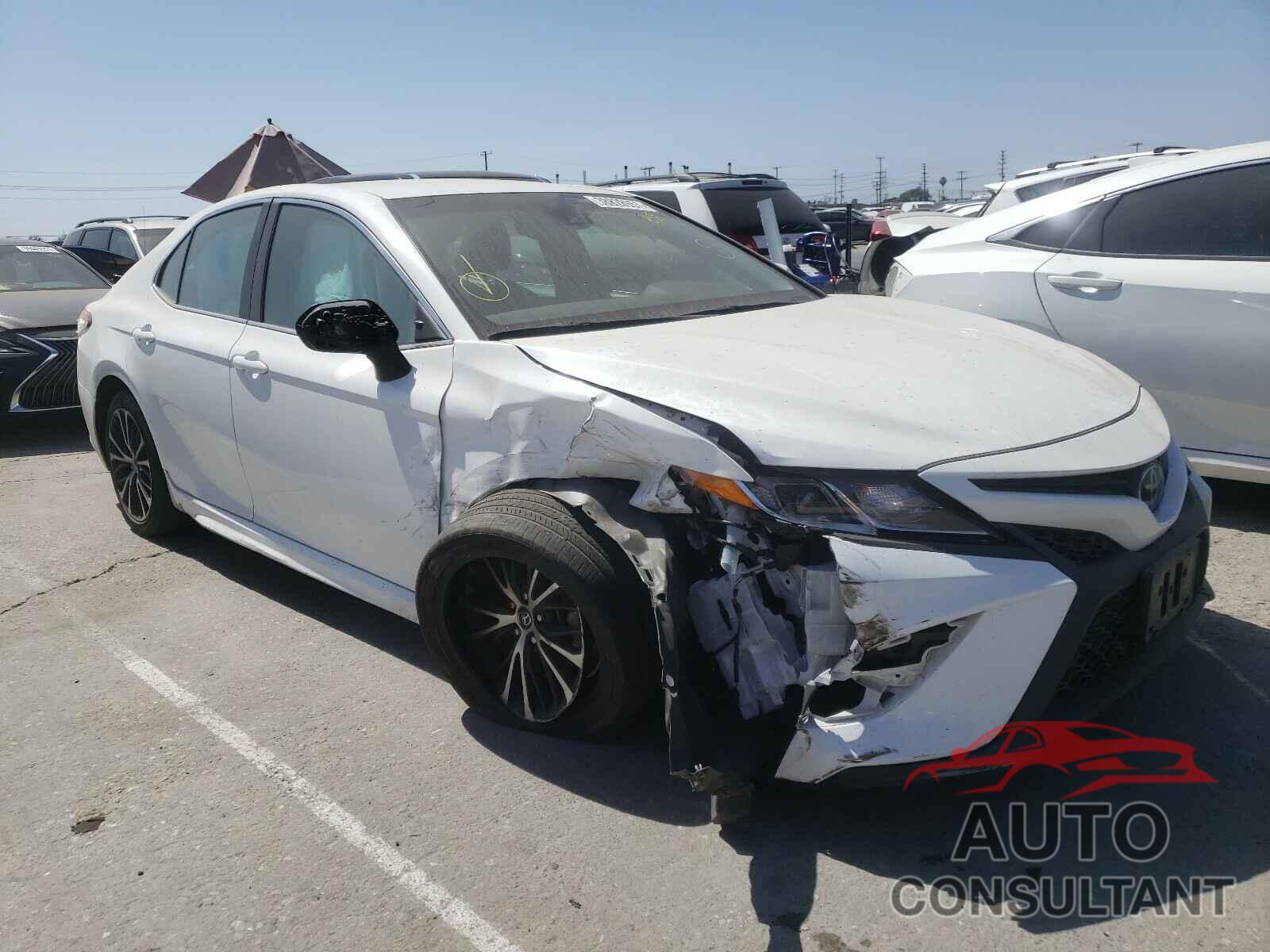 TOYOTA CAMRY 2018 - 4T1B11HK2JU660662