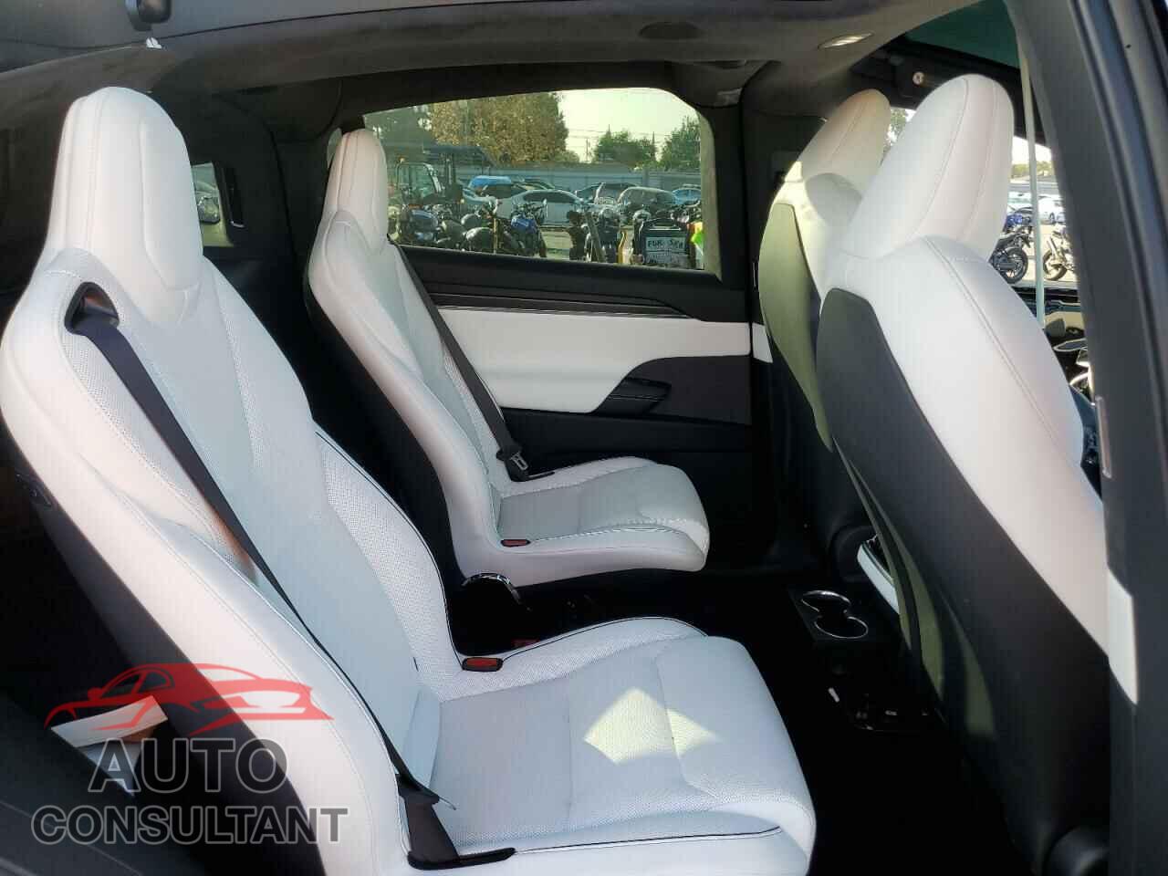 TESLA MODEL X 2023 - 7SAXCBE6XPF384902