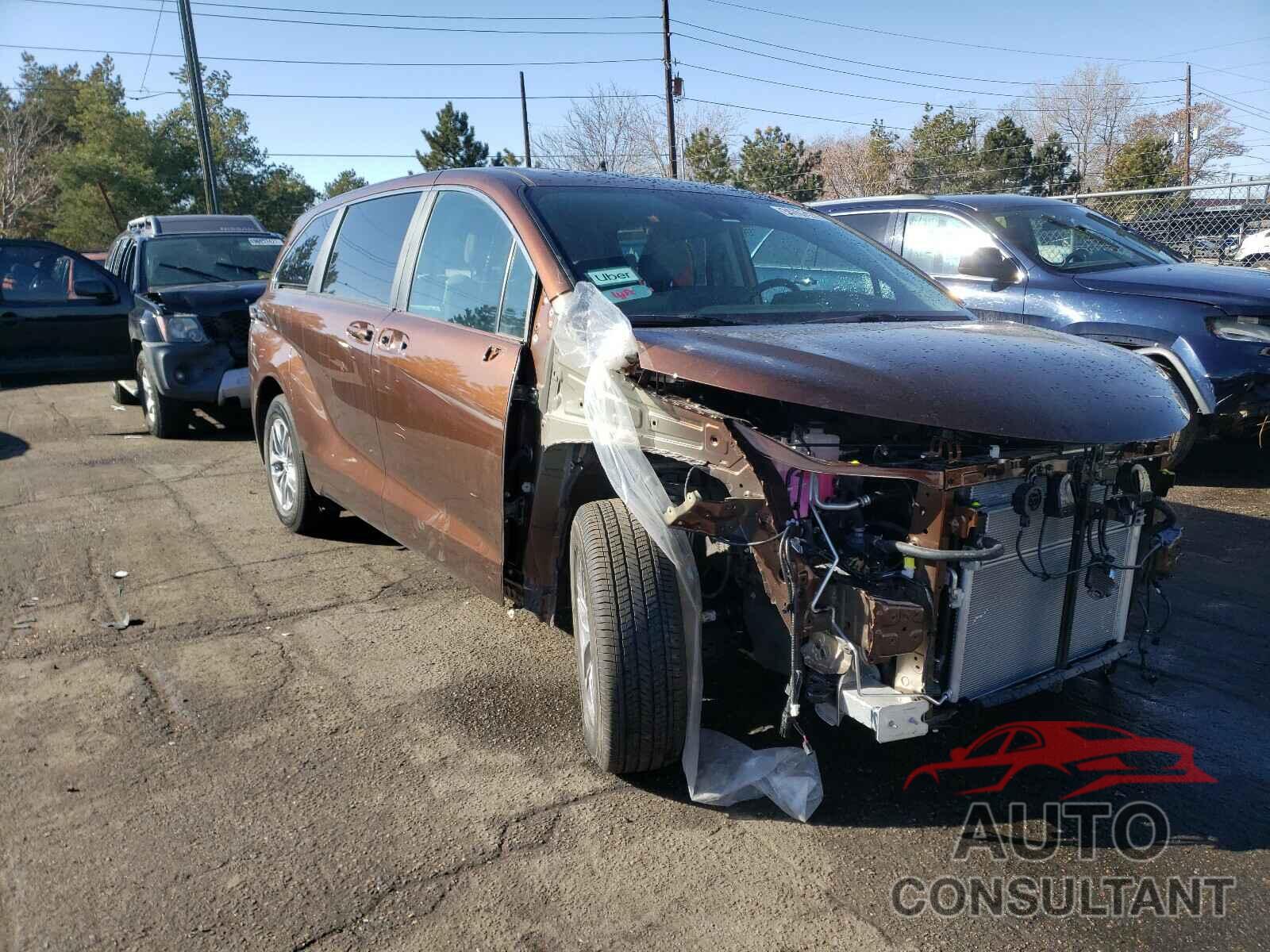 TOYOTA SIENNA 2021 - 5TDKSKFC4MS004667