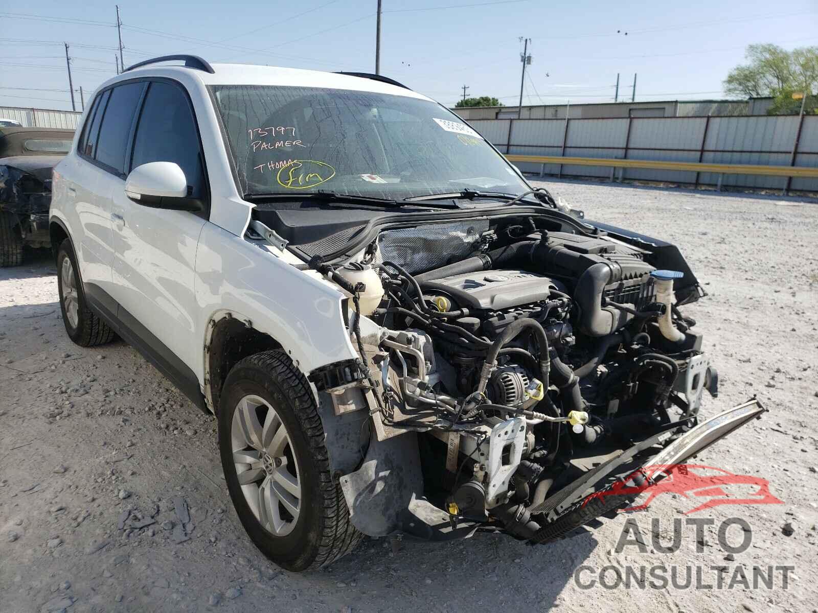VOLKSWAGEN TIGUAN 2017 - WVGBV7AX3HK012993