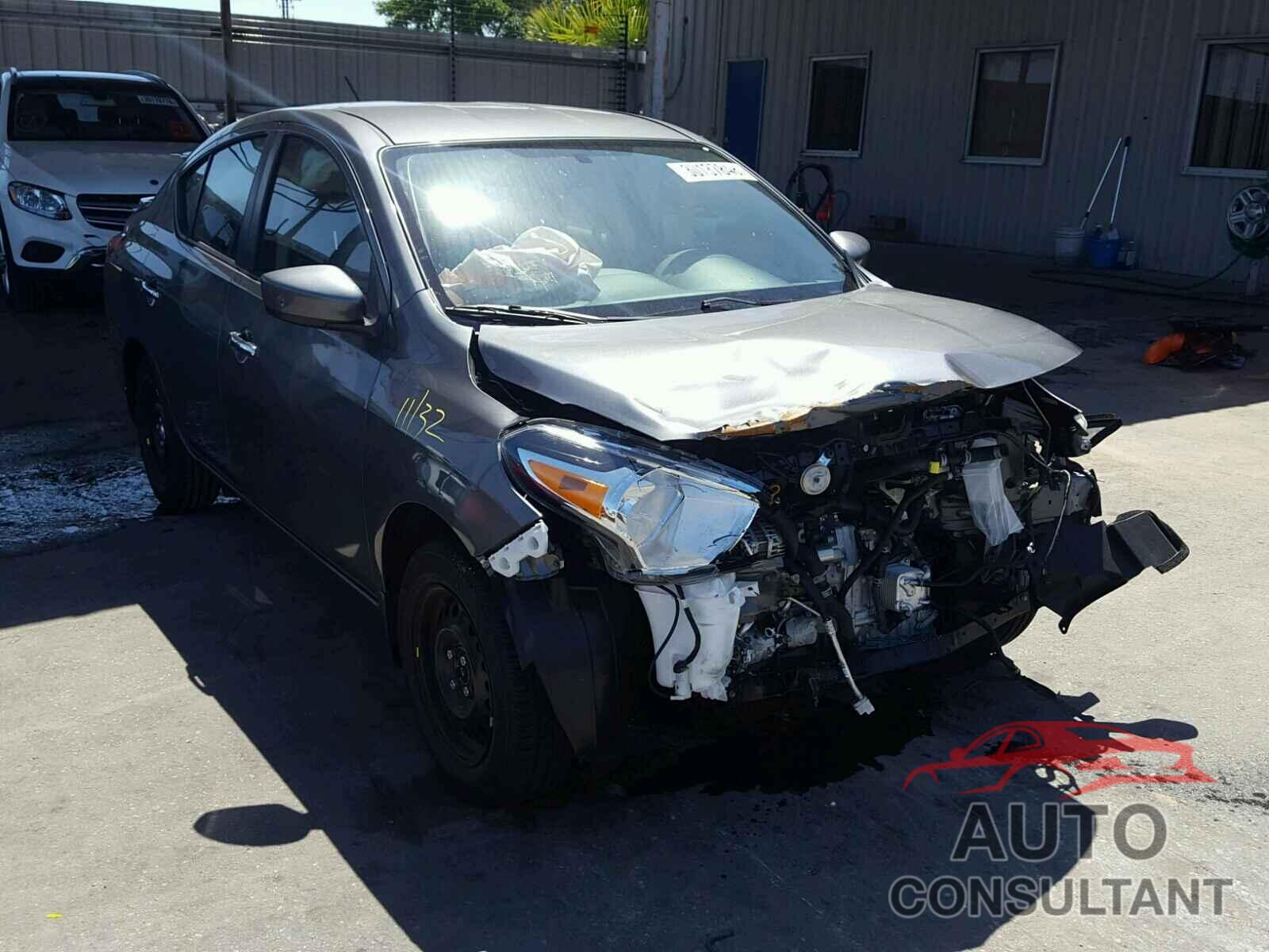 NISSAN VERSA 2018 - 3N1CN7AP3JL832040