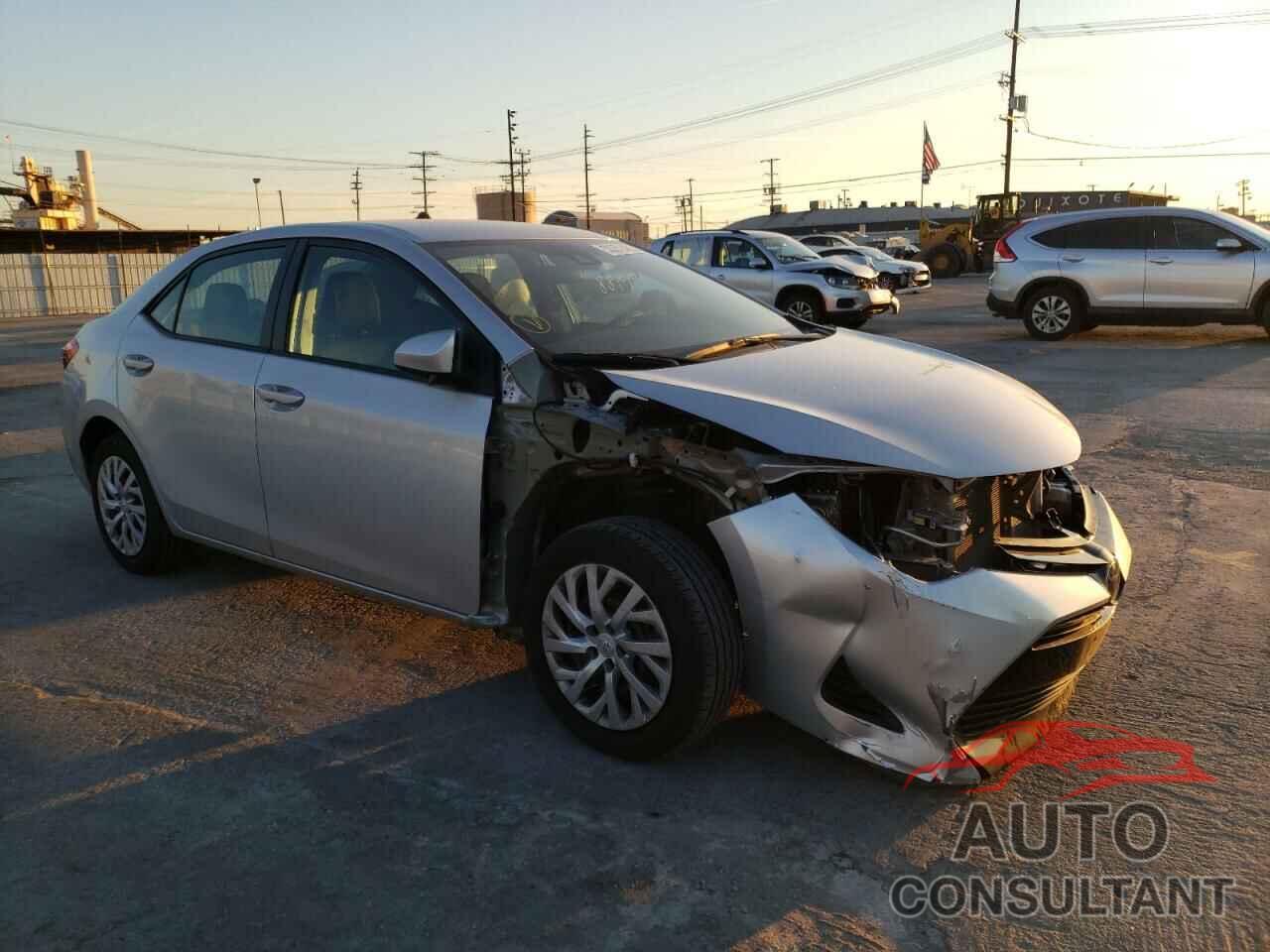 TOYOTA COROLLA 2018 - 5YFBURHE2JP798400