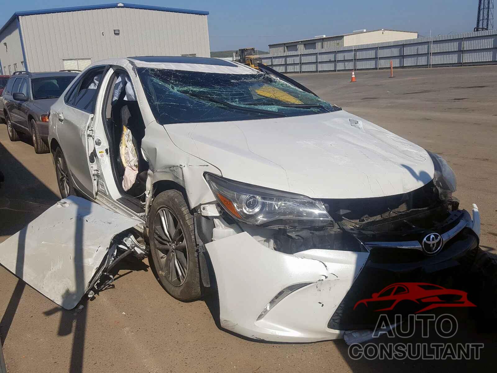 TOYOTA CAMRY 2015 - 5YFBURHE7GP442968