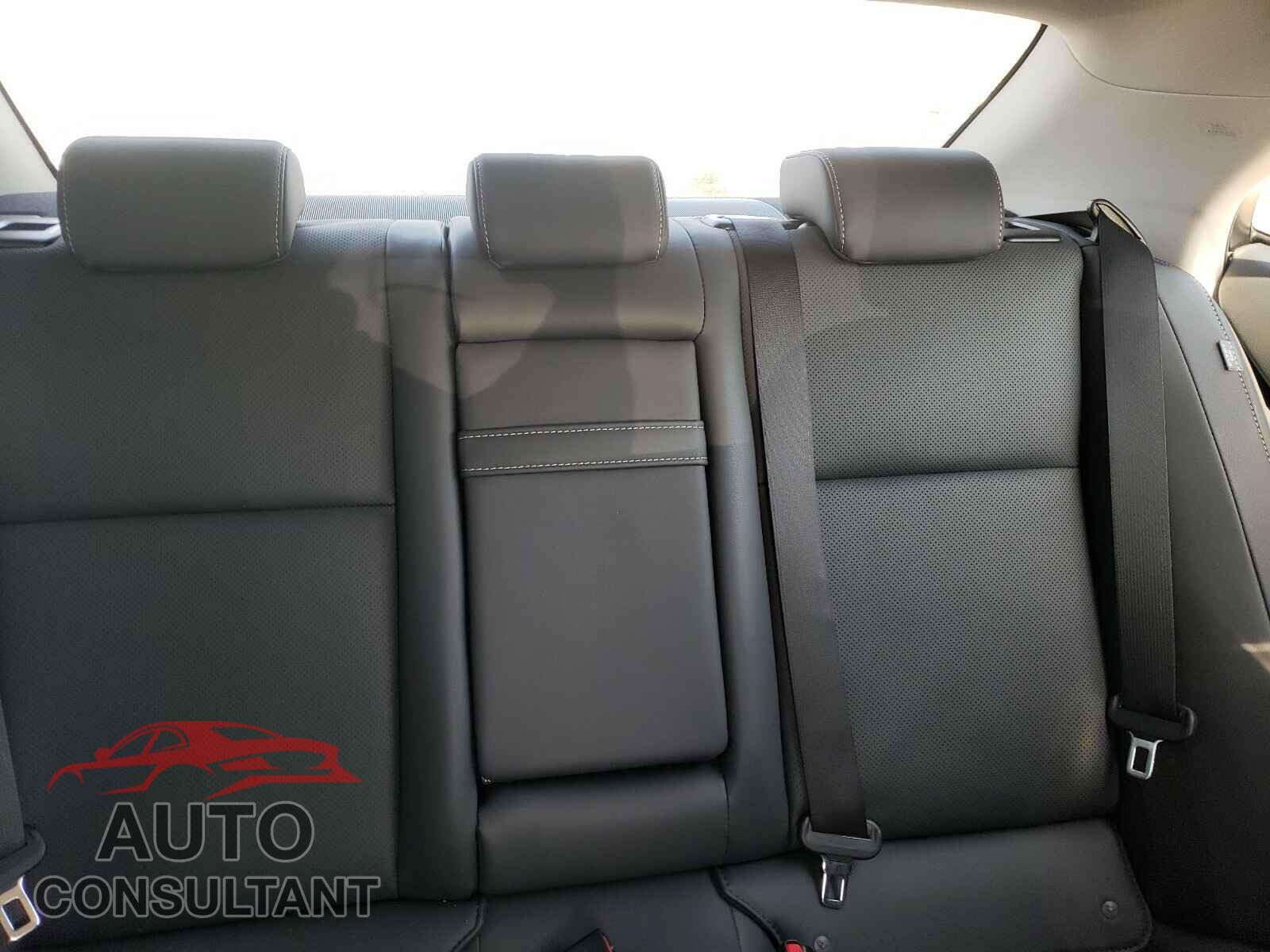 LEXUS IS 2018 - JTHC81D20J5026821