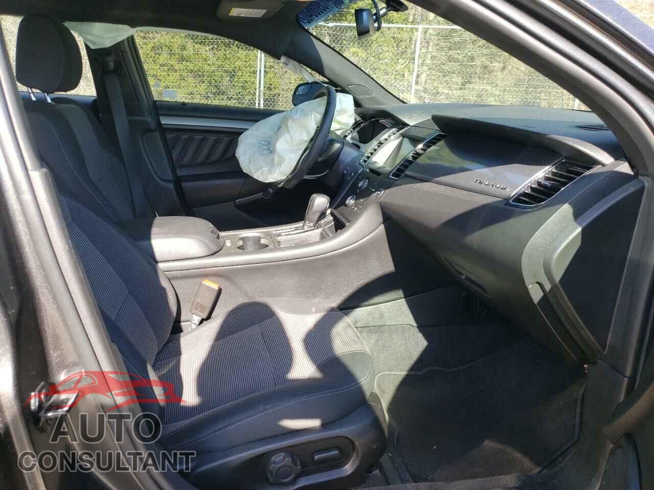 FORD TAURUS 2018 - 1FAHP2E88JG115081