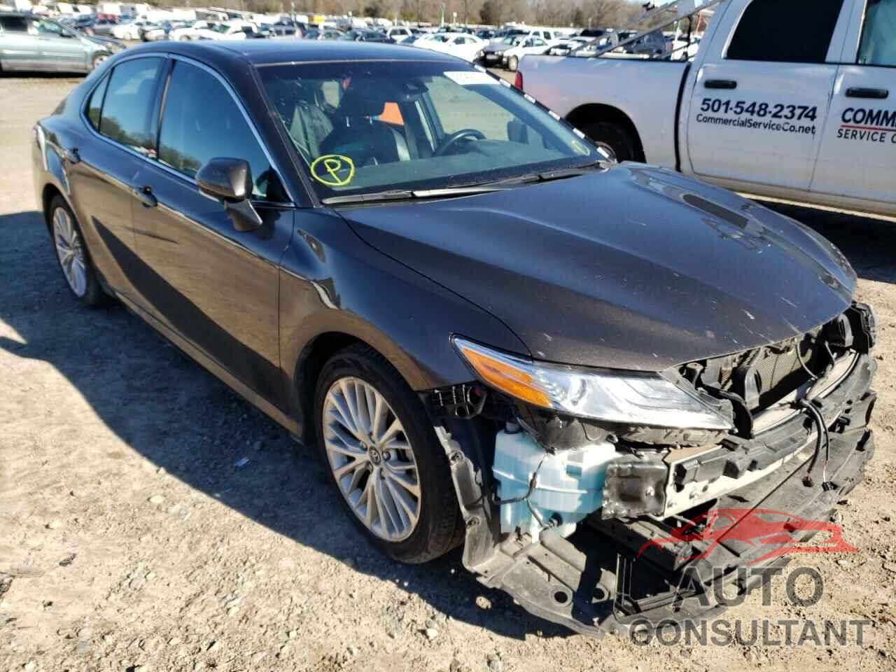 TOYOTA CAMRY 2018 - 4T1B11HK0JU034804