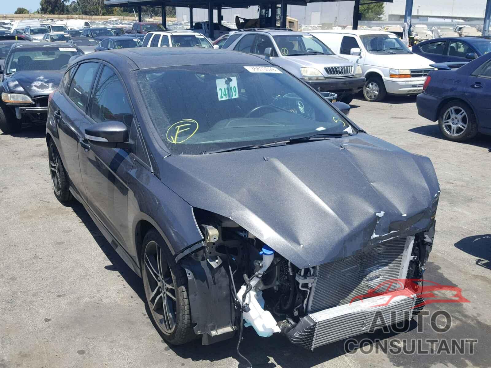 FORD FOCUS 2015 - 1FADP3L96FL387109