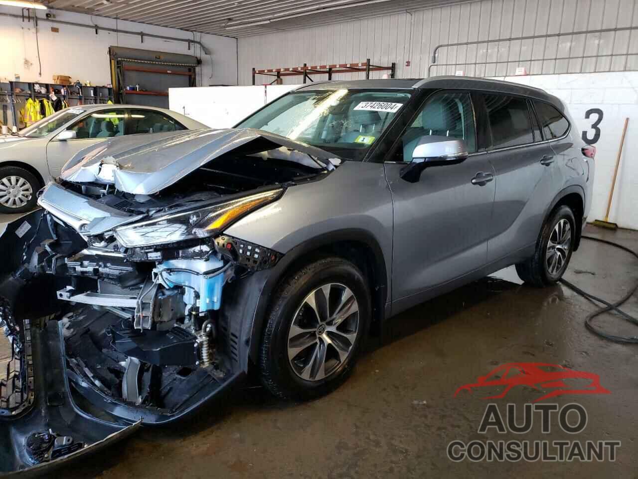 TOYOTA HIGHLANDER 2022 - 5TDHZRBH8NS213511